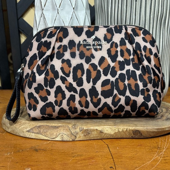 Kate Spade Chelsea Spotted Leopard Cosmetic Bag New in Package NWT - Picture 1 of 4